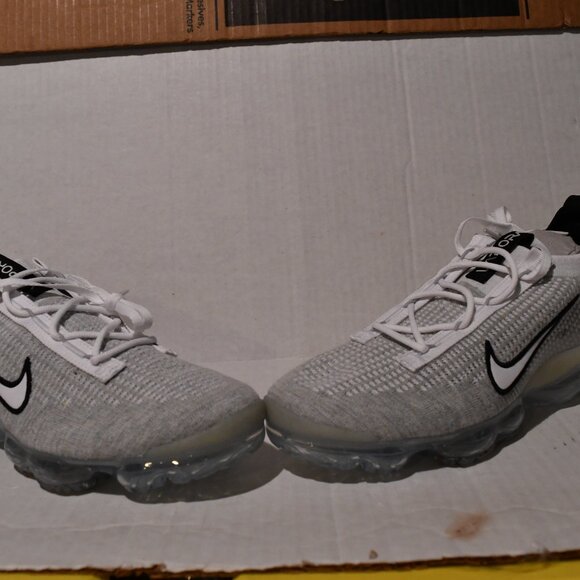 Nike Air VaporMax 2021 Flyknit White White-Black Mens Size 10.5 -womens 12.0 NIB main image 12